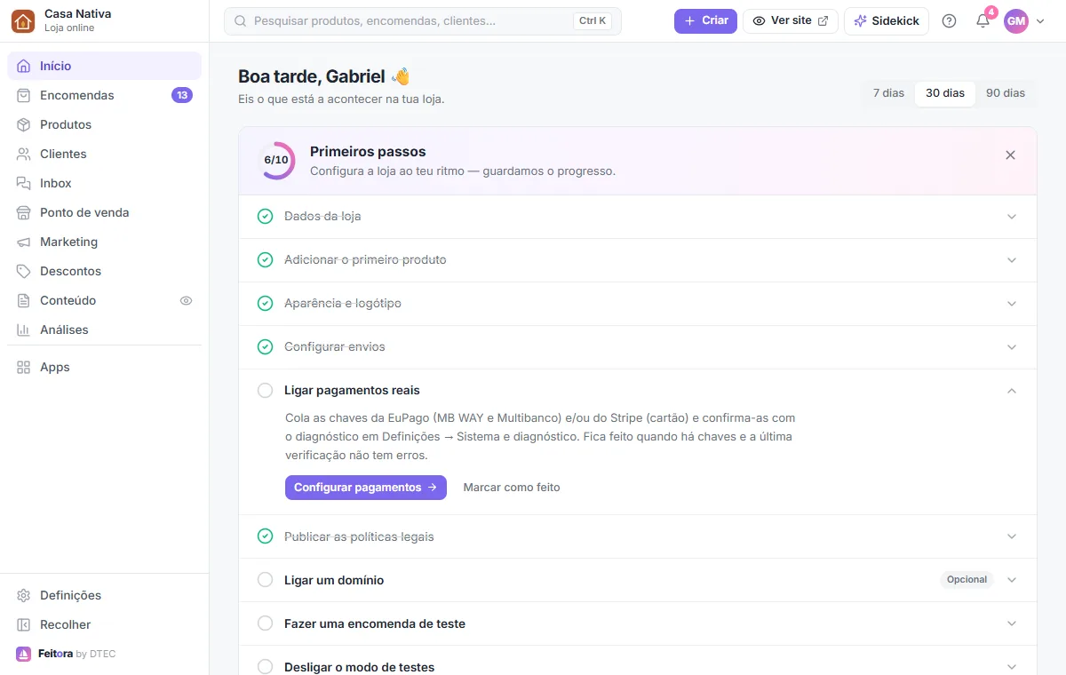 O botão Sidekick fica no topo do painel, em todas as páginas